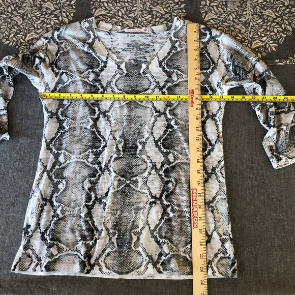 Before + Again 3/4 sleeve V-Neck Tee size Medium - Picture 7 of 10